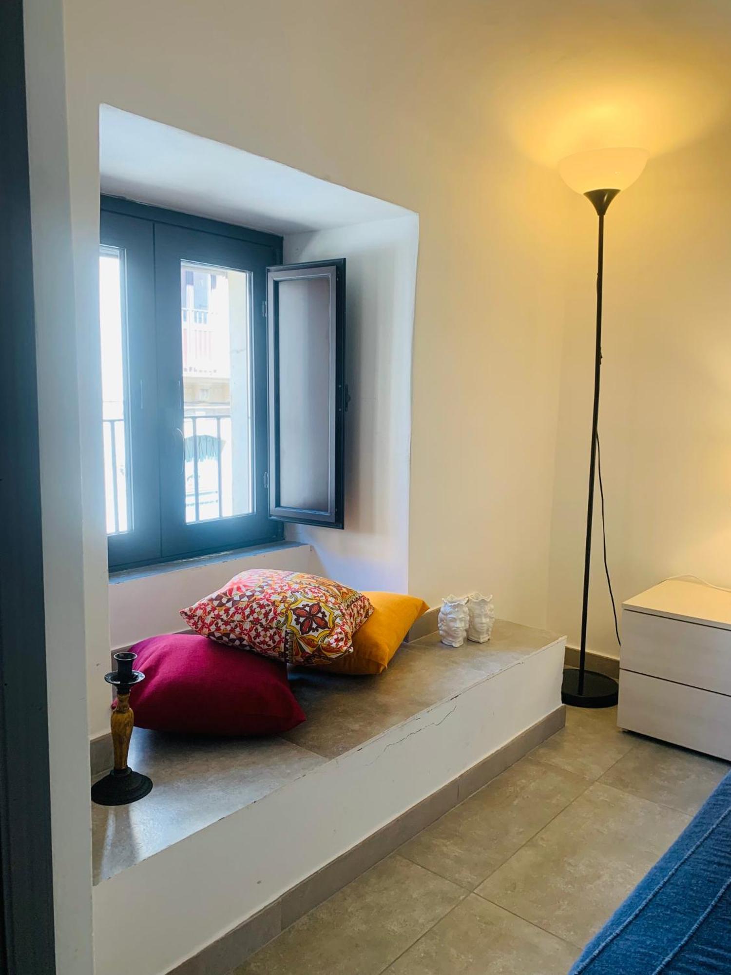 Center Living Apartment Катанія Екстер'єр фото
